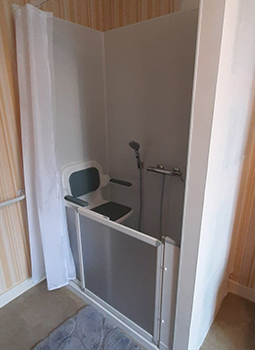 salle de bain pmr